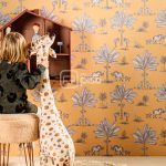 220753 Amarillo, Vainilla, Gris - Papel Tapiz Doodleedo BN - Imagen 2